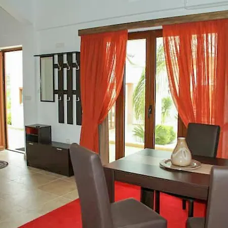 αριων Village & * 纳夫普利翁