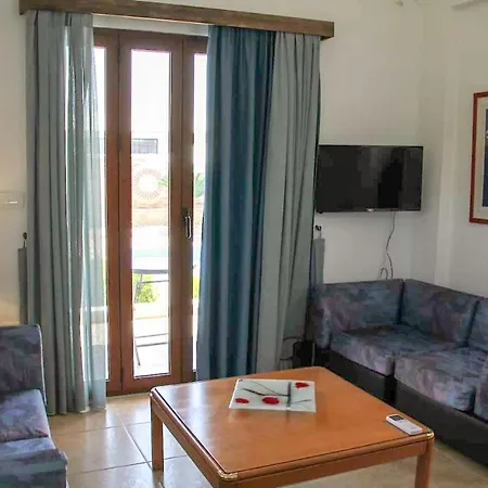 αριων Village & * 纳夫普利翁