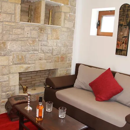 αριων Village & * 纳夫普利翁