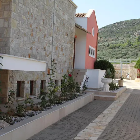 αριων Village & Nafplio