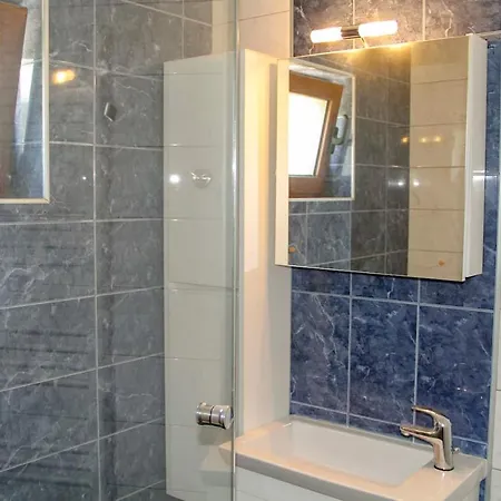 αριων Village & דירה