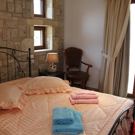 αριων Village & דירה נאפפליו